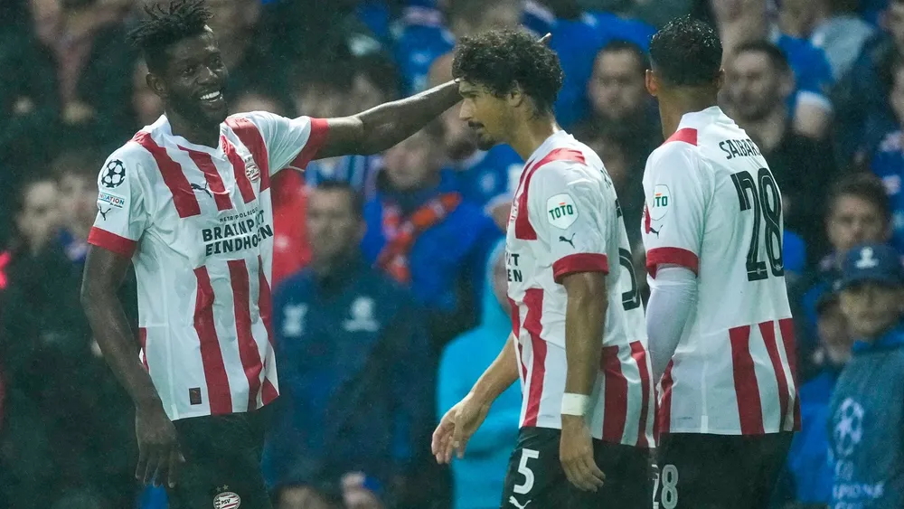 بديل بوسكيتس ... أعاد برشلونة الاهتمام بجواهر أيندهوفن وأهداف عمالقة إنجلترا