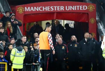 ديلي ميل كريستيانو رونالدو يرفض الخروج من مقاعد البدلاء ضد توتنهام